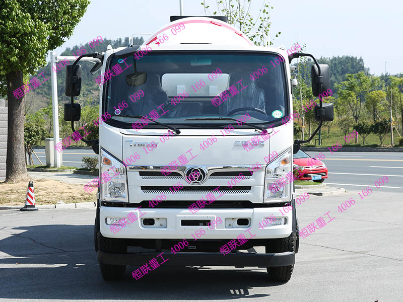 三環(huán)十通小型攪拌車(chē)
