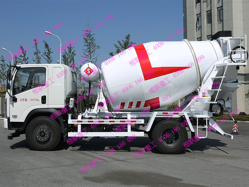 三環(huán)創(chuàng)客水泥攪拌車(chē)